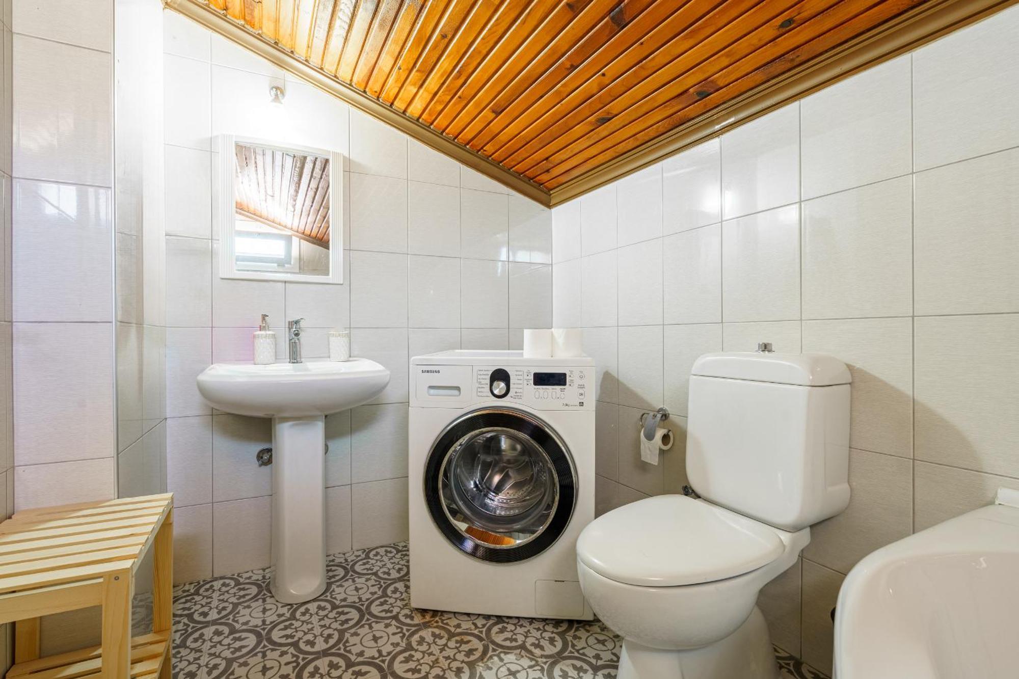 Semi Detached In Complex With Shared Semi Olympic Swimming Pool In